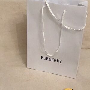NEW BURBERRY Large  White With  LOGO PAPER SHOPPING GIFT BAG 16,5x12x5